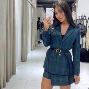 Անսահման սիրուն և նորավոճ